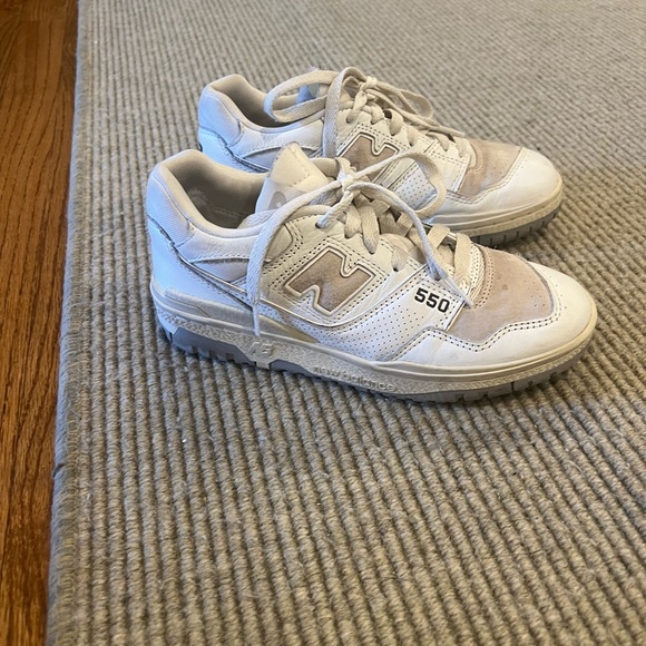 New balance women’s 550 sneakers - Picture 1 of 3